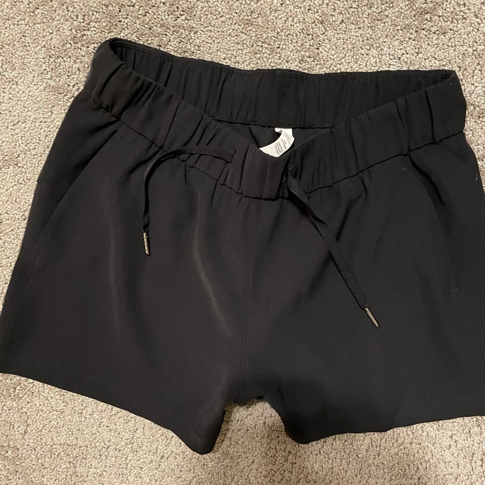 Lululemon Size 6 Shorts